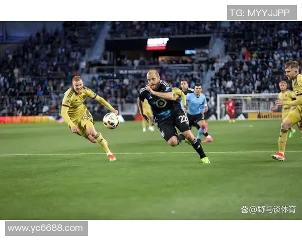 当绿茵巨星突然被推倒全场震惊裁判判罚引发热议 当绿茵巨星突然被推倒全场震惊裁判判罚引发热议